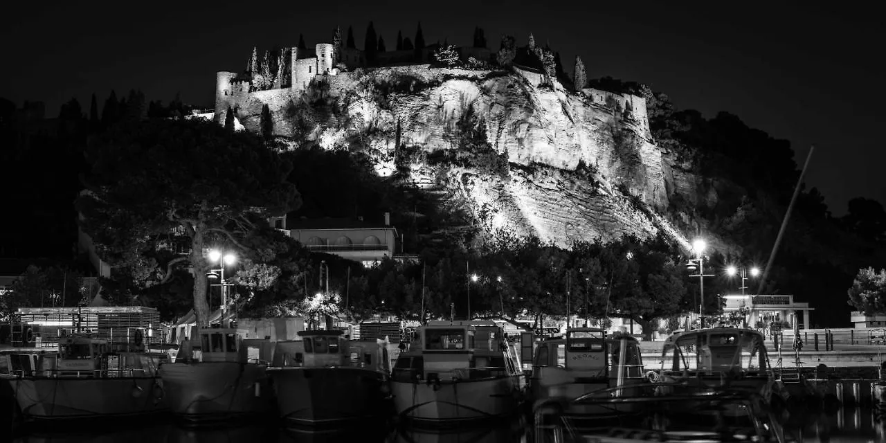 Le Vallat Vue Mer Cassis Terrasse Privative Spa Jacuzzi Barbecue Calanques Apartment