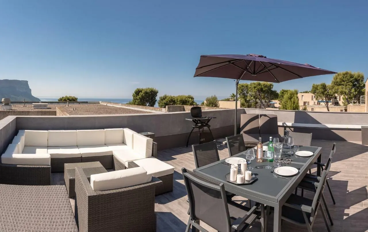 Le Vallat Vue Mer Cassis Terrasse Privative Spa Jacuzzi Barbecue Calanques contacts